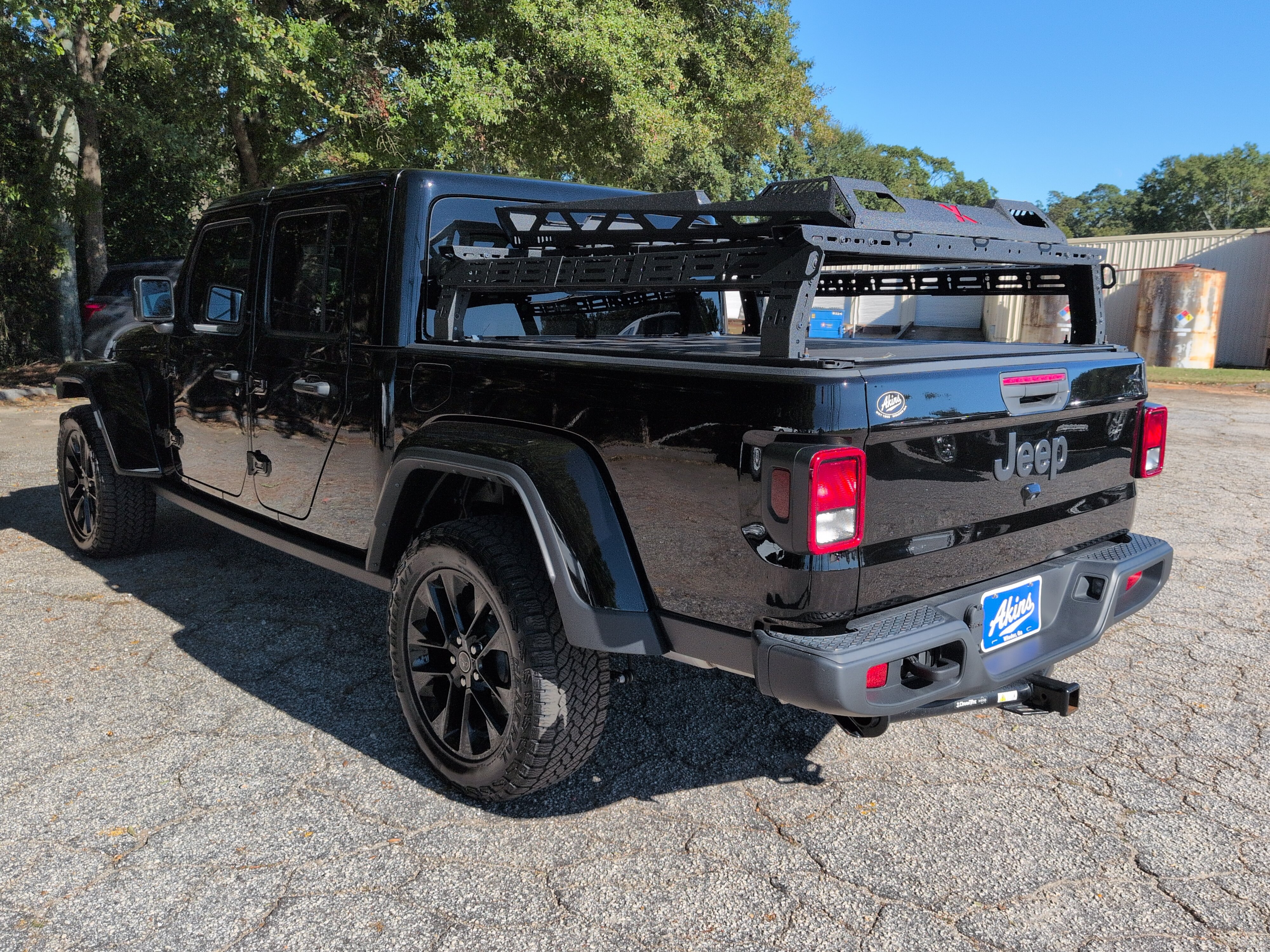 Used 2024 Jeep Gladiator Sport AWD/4WD image 5
