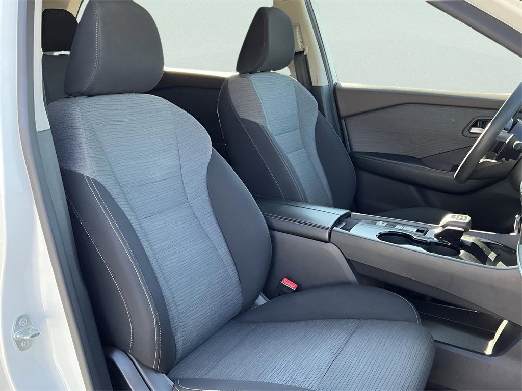 Used 2023 Nissan Rogue SV image 16