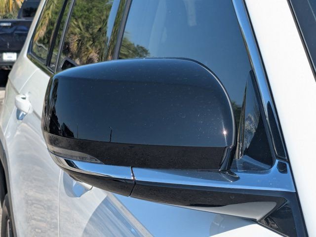 Used 2023 Jeep Grand Cherokee L Limited w/ Luxury Tech Group II image 13