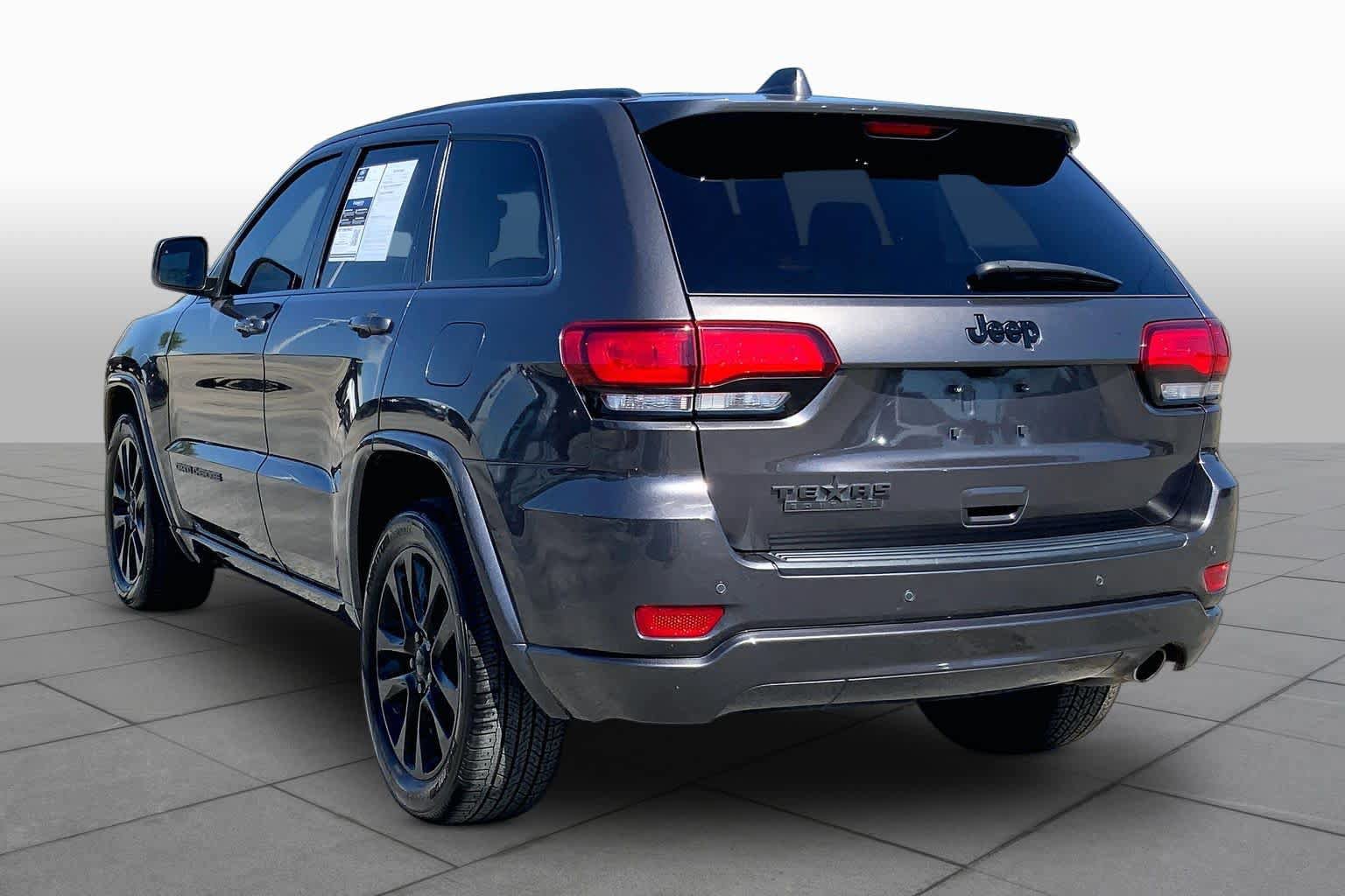 Used 2019 Jeep Grand Cherokee Altitude RWD image 12