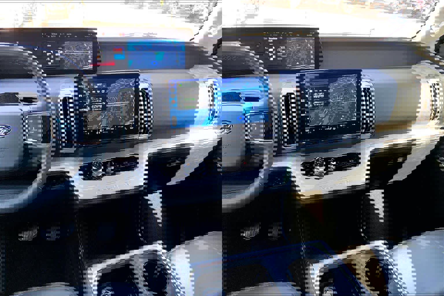 Certified 2025 Ford Expedition Active image 7