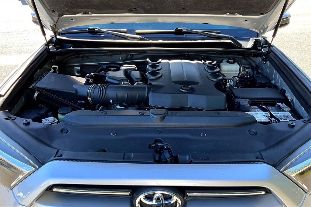 Used 2021 Toyota 4Runner TRD Off-Road AWD/4WD image 32
