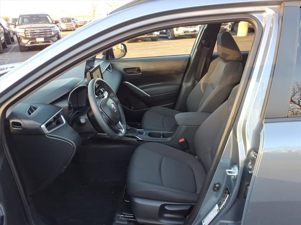 Used 2024 Toyota Corolla Cross LE w/ Moonroof Package image 26