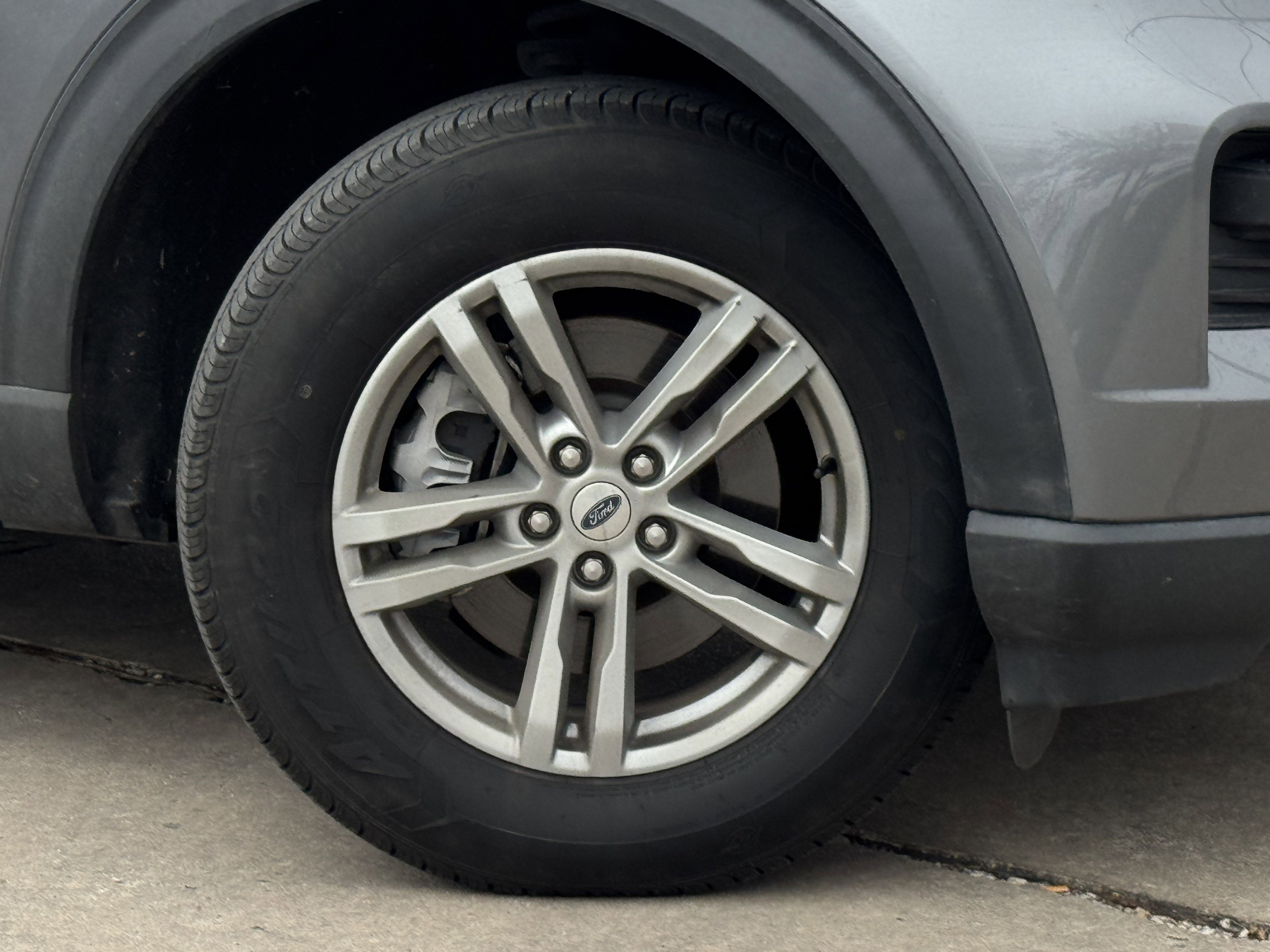 Certified 2021 Ford Explorer XLT image 3