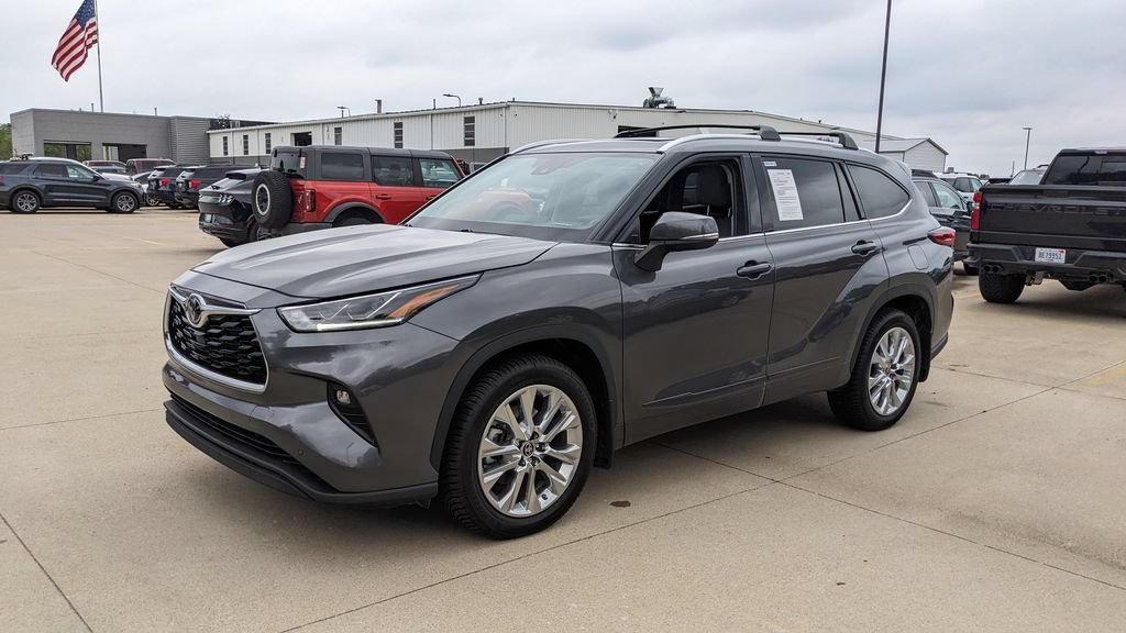 Used 2023 Toyota Highlander Limited AWD/4WD image 7