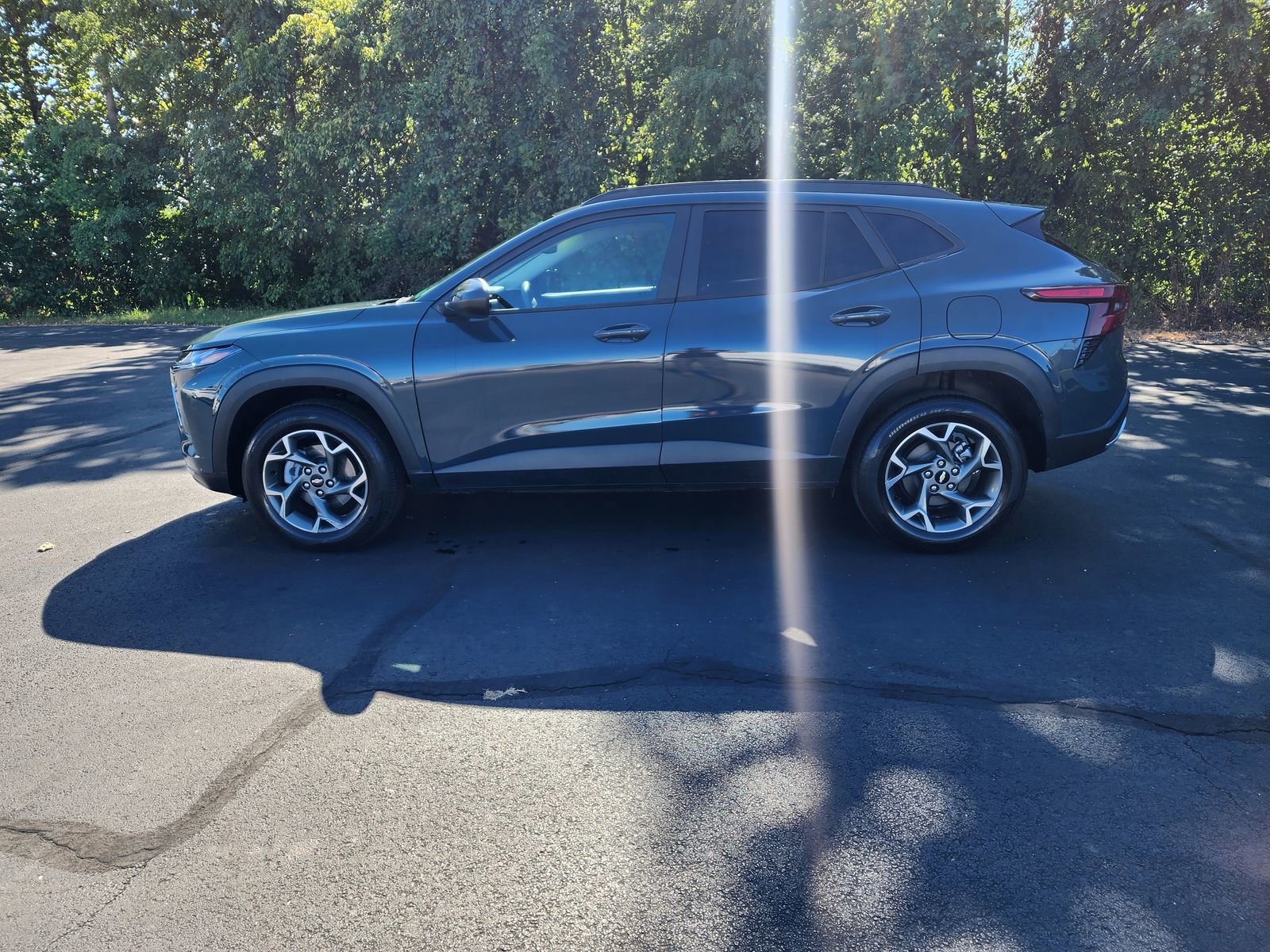 Used 2025 Chevrolet Trax LT image 2