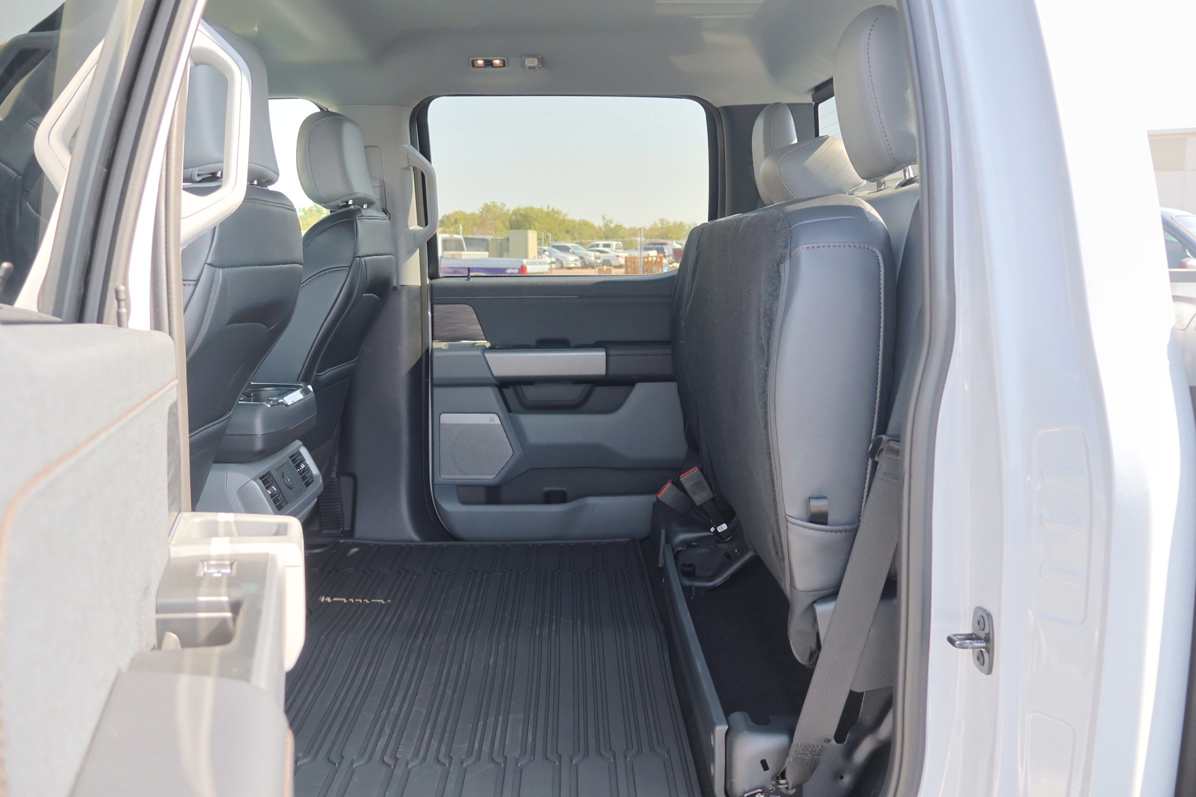 Certified 2025 Ford F150 Lariat w/ Equipment Group 501A Mid image 34