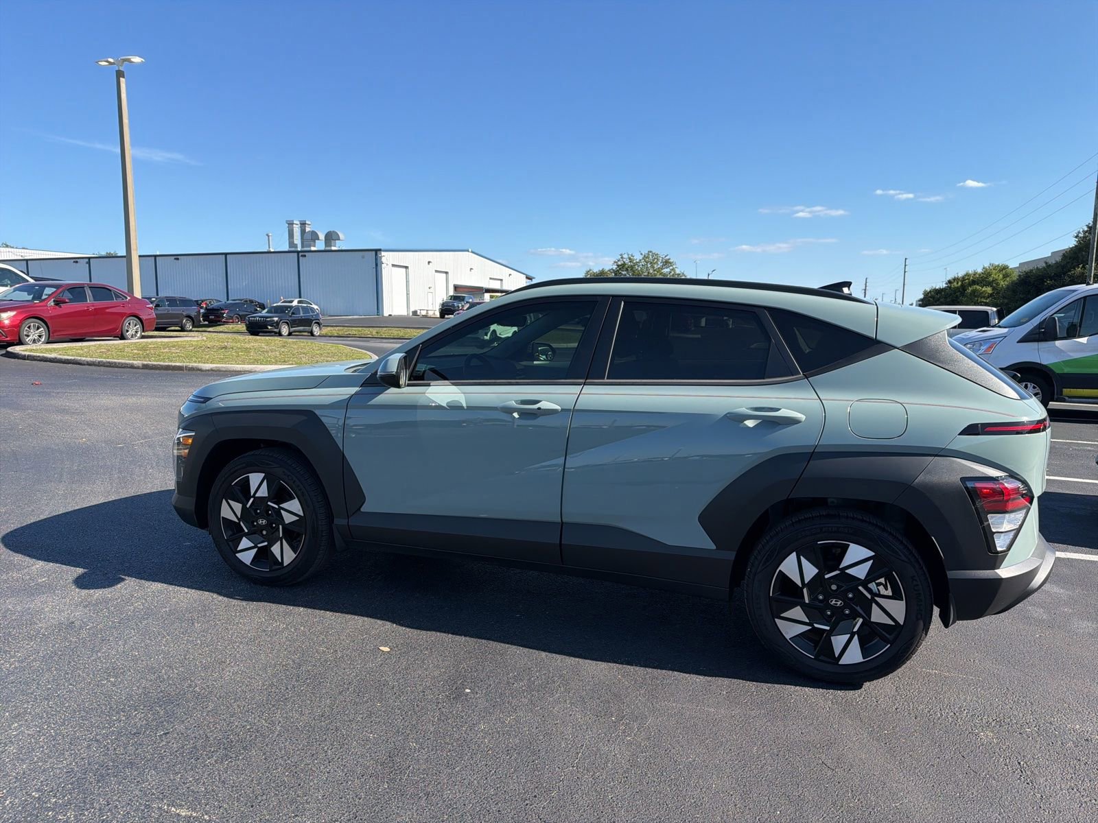 Used 2025 Hyundai Kona SEL FWD image 4