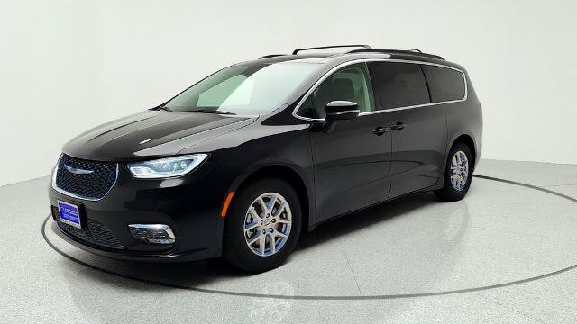 Used 2022 Chrysler Pacifica Touring-L FWD image 4
