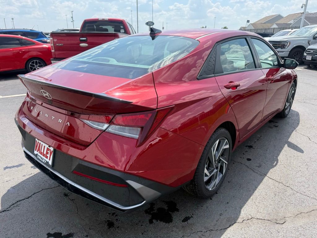 Used 2025 Hyundai Elantra Sport FWD image 3