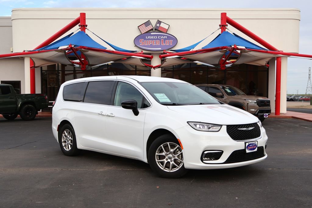 Used 2024 Chrysler Pacifica Touring-L