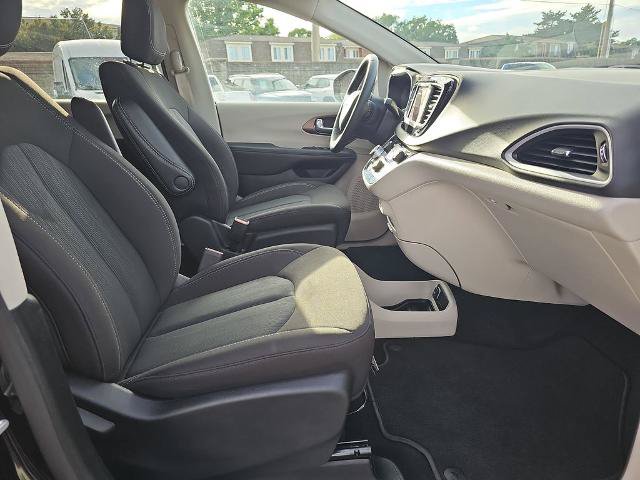 Used 2024 Chrysler Voyager LX FWD image 10