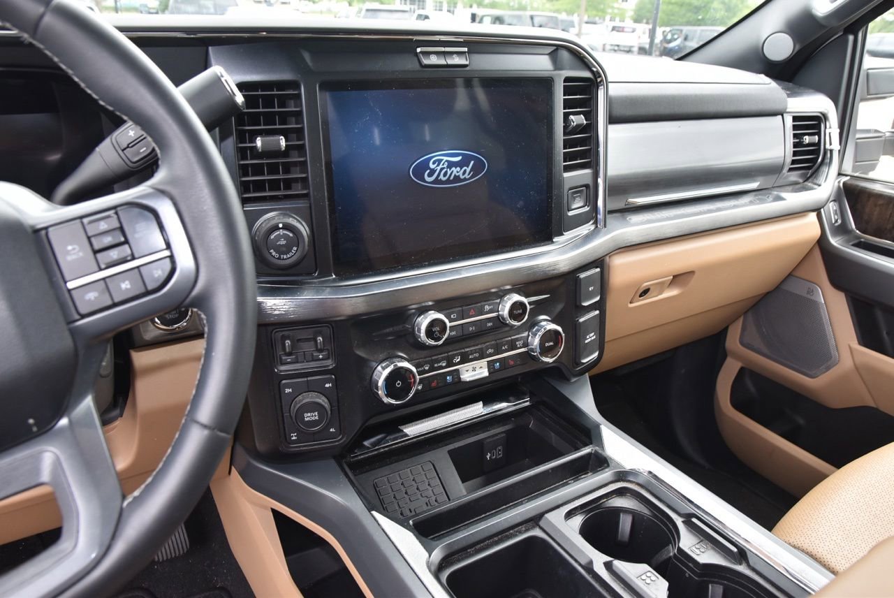 Certified 2025 Ford F250 Lariat w/ Lariat Ultimate Package AWD/4WD image 8