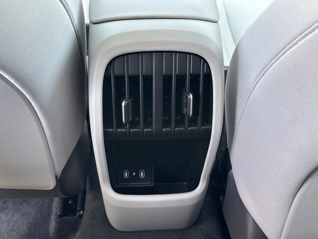 Used 2025 Hyundai Kona SEL FWD image 29