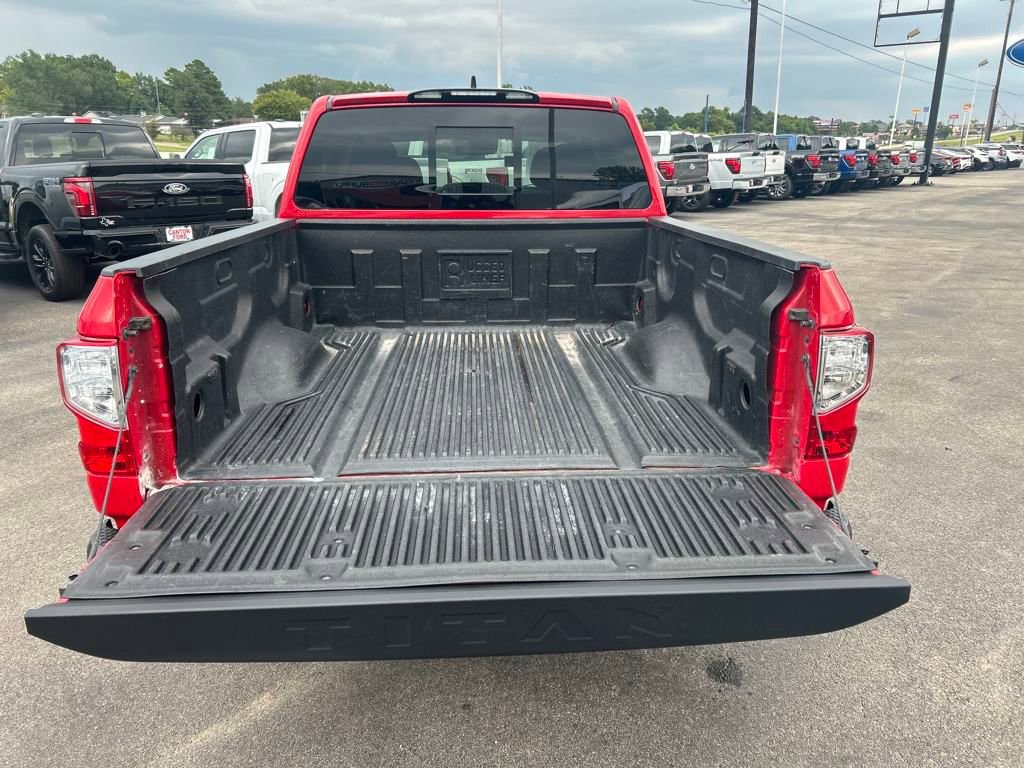 Used 2023 Nissan Titan SV image 11
