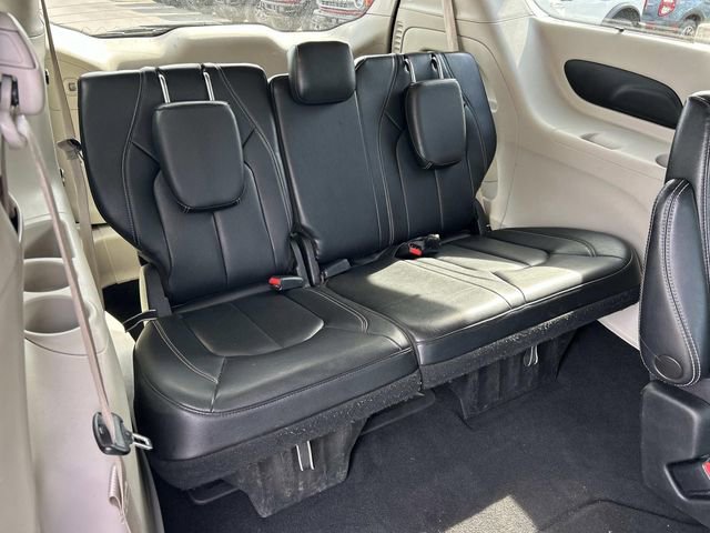 Used 2022 Chrysler Pacifica Touring-L FWD image 30