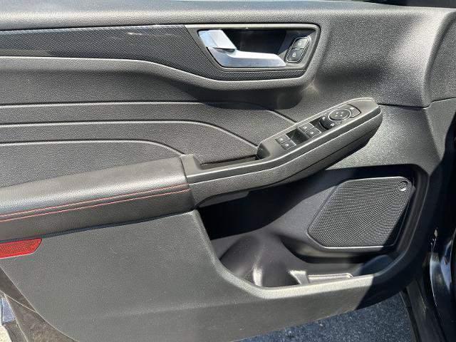 Certified 2025 Ford Escape ST-Line AWD/4WD image 13