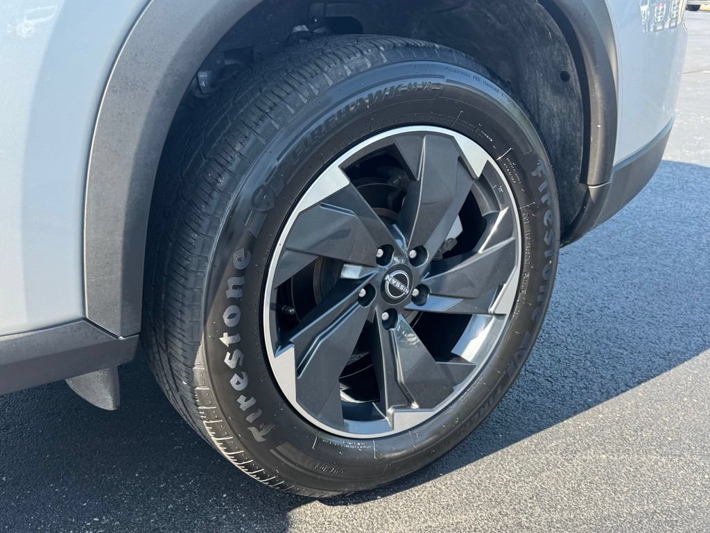 Used 2025 Nissan Rogue SV FWD image 30