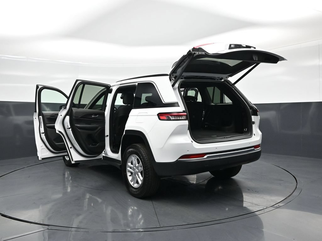 Used 2025 Jeep Grand Cherokee Laredo w/ Luxury Tech Group I AWD/4WD image 28