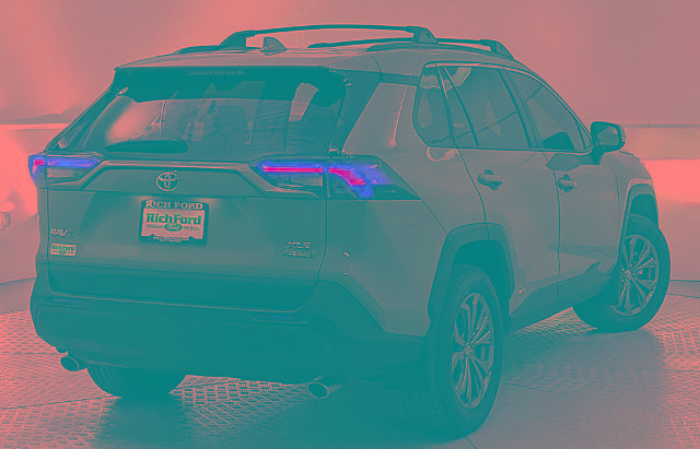 Used 2022 Toyota RAV4 XLE Premium image 3