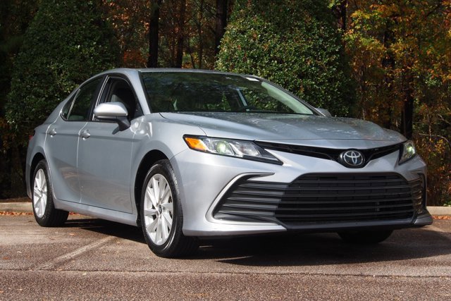 Used 2024 Toyota Camry LE image 7