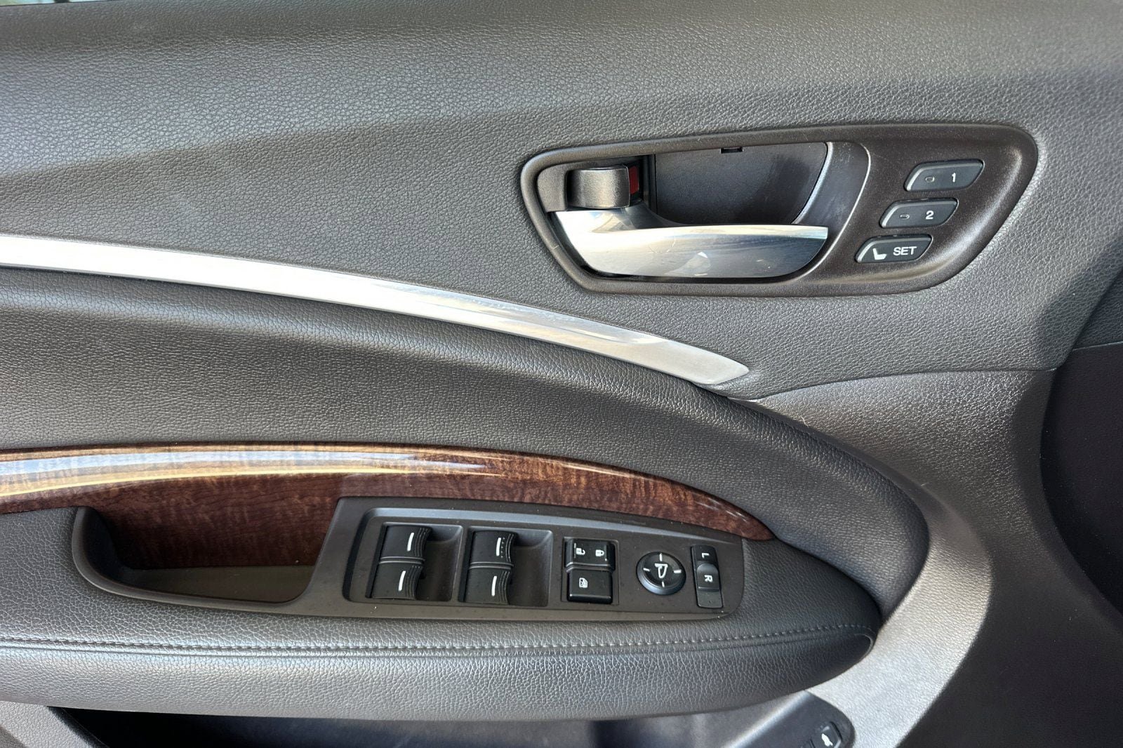 Used 2018 Acura MDX SH-AWD image 13