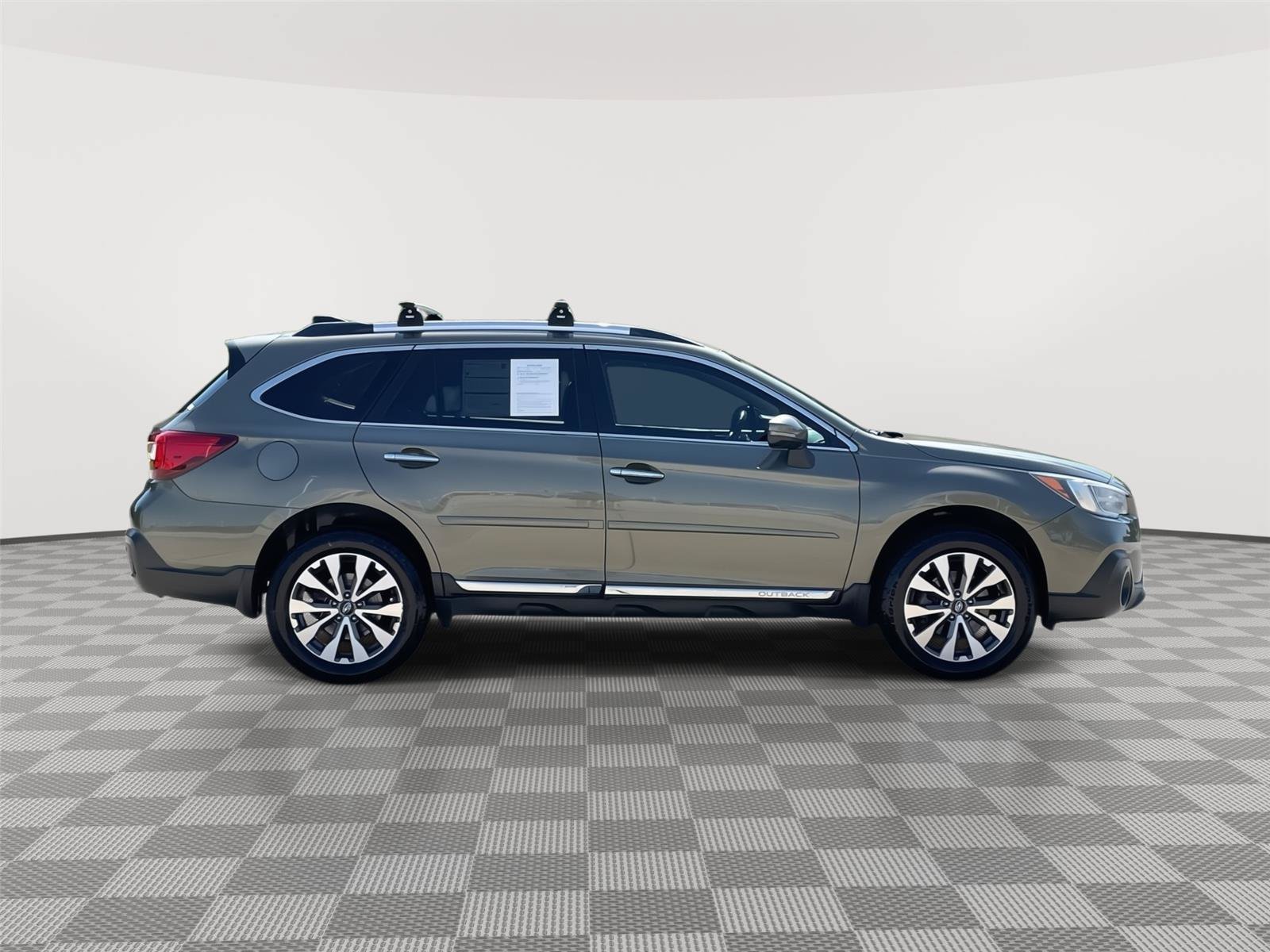 Used 2018 Subaru Outback 3.6R Touring AWD/4WD image 6