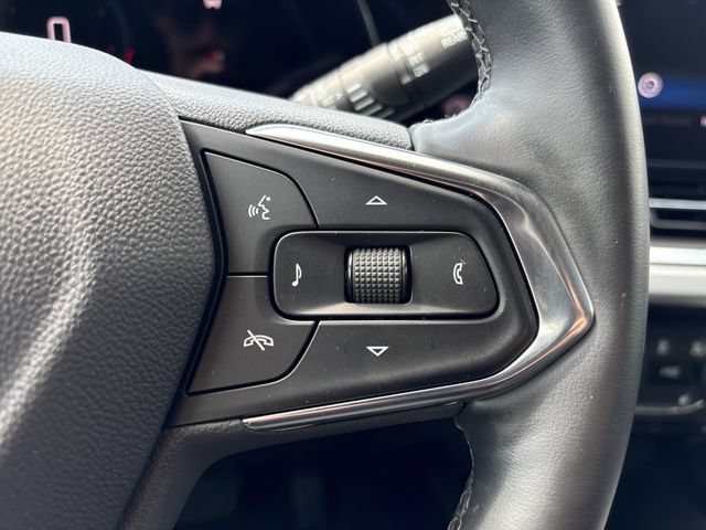 Used 2025 Chevrolet Trax LT w/ LT Convenience Package FWD image 30
