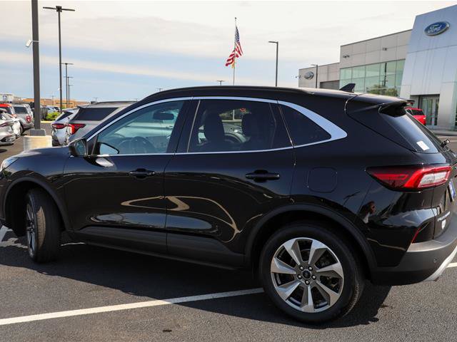 Certified 2025 Ford Escape Platinum AWD/4WD image 18