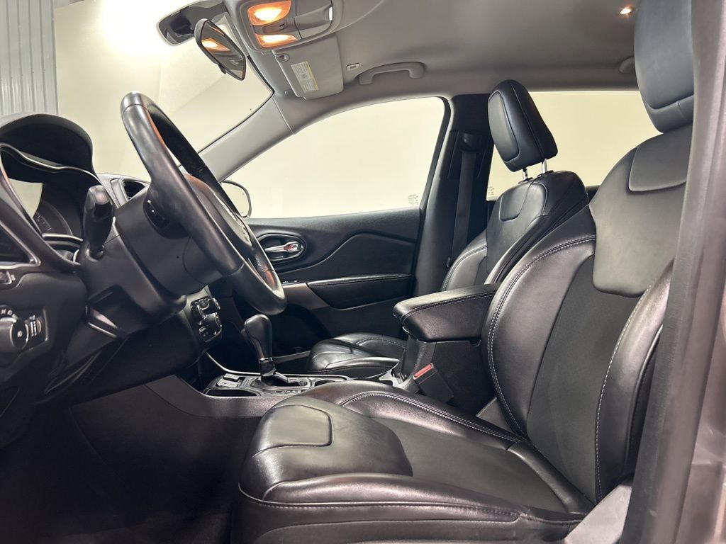 Used 2019 Jeep Cherokee Latitude Plus image 10