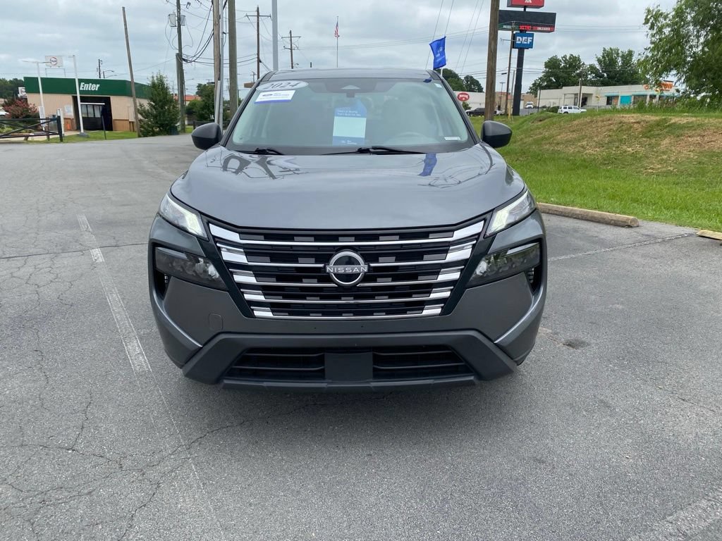 Used 2024 Nissan Rogue S AWD/4WD image 2