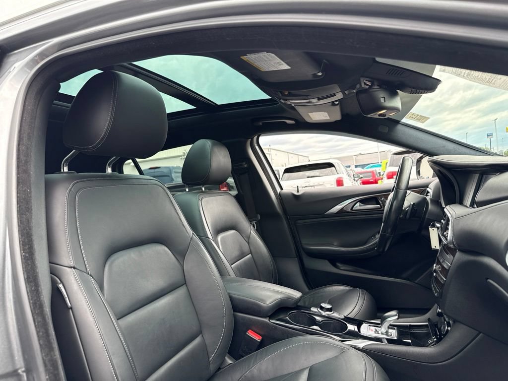 Used 2017 INFINITI QX30 Premium w/ Navigation Package AWD/4WD image 32