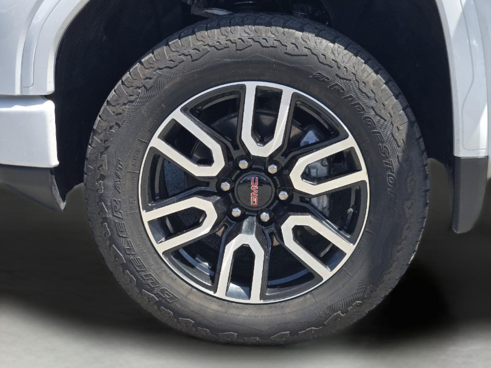 Used 2025 GMC Sierra 1500 AT4 w/ AT4 Premium Package AWD/4WD image 11