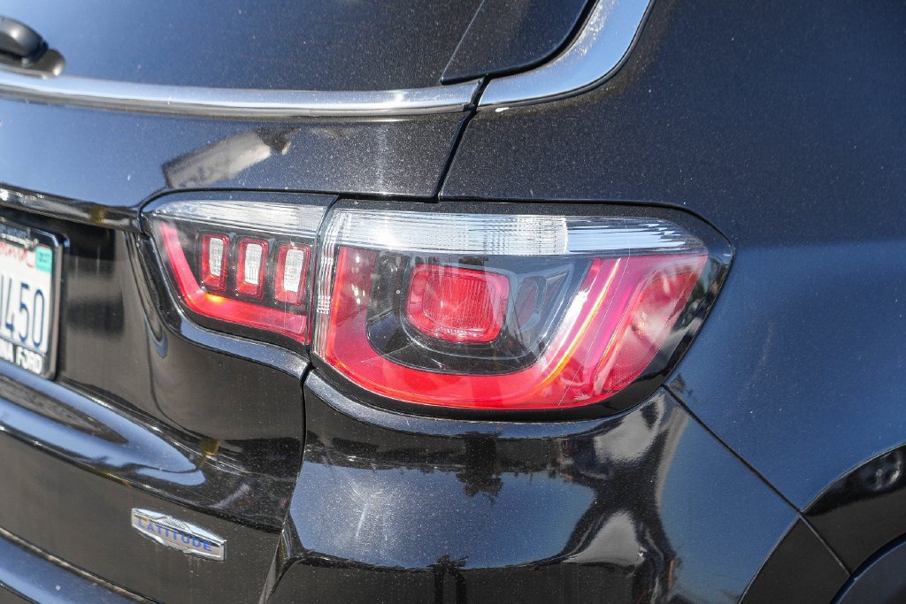 Used 2019 Jeep Compass Latitude w/ Popular Equipment Group FWD image 10