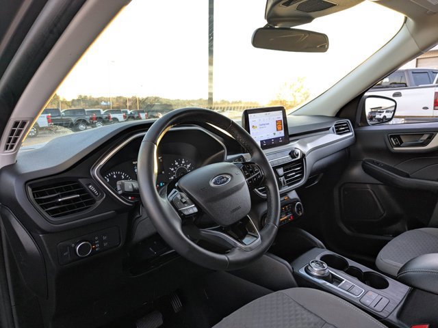 Certified 2022 Ford Escape SE w/ SE Sport Appearance Package image 15
