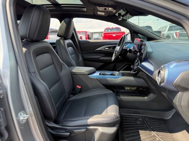 Used 2025 Chevrolet Equinox EV LT FWD image 18