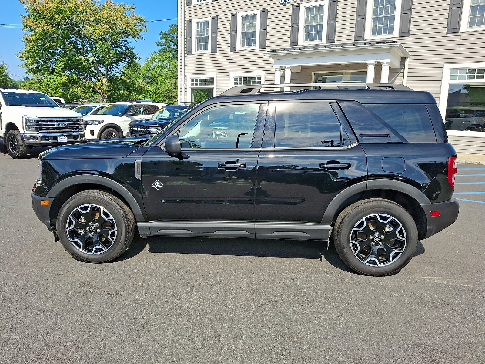 Certified 2025 Ford Bronco Sport Outer Banks w/ Outer Banks Tech Package+ AWD/4WD image 8