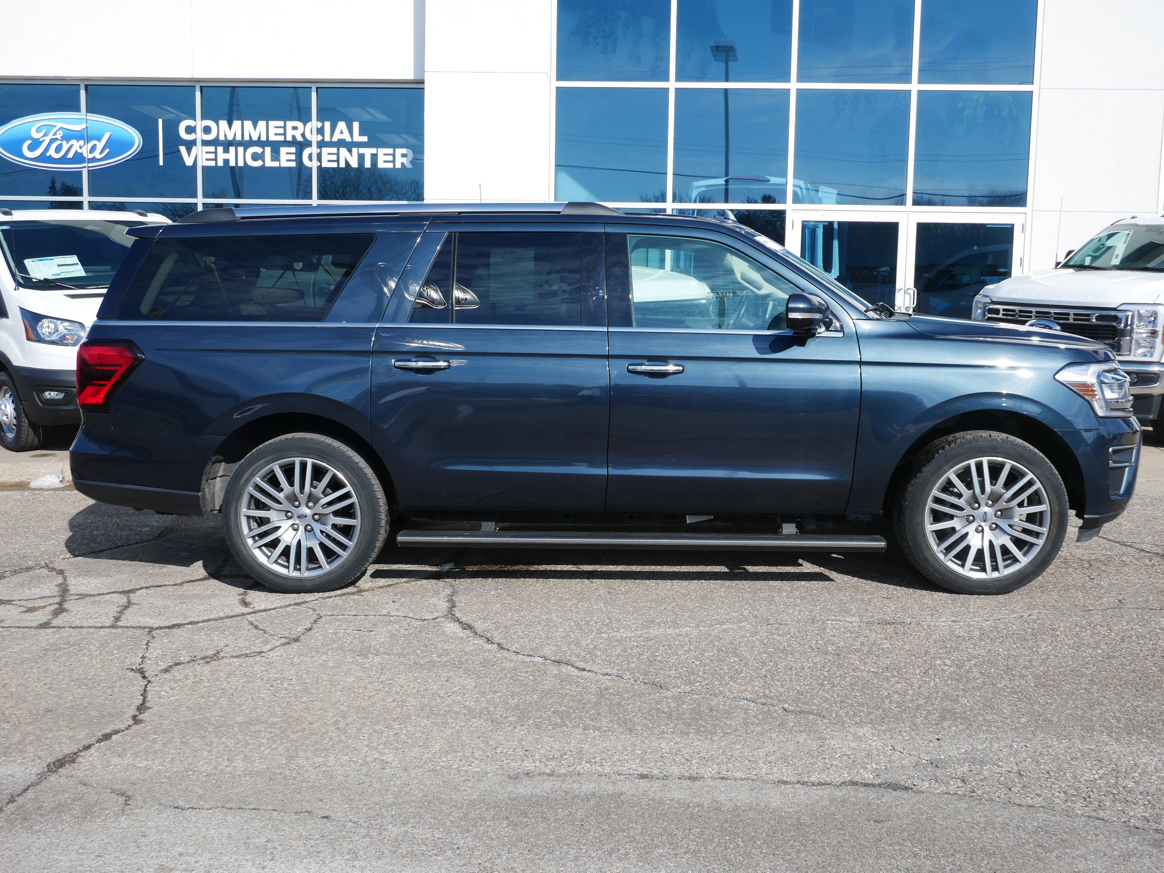 Certified 2022 Ford Expedition Max Limited AWD/4WD image 2
