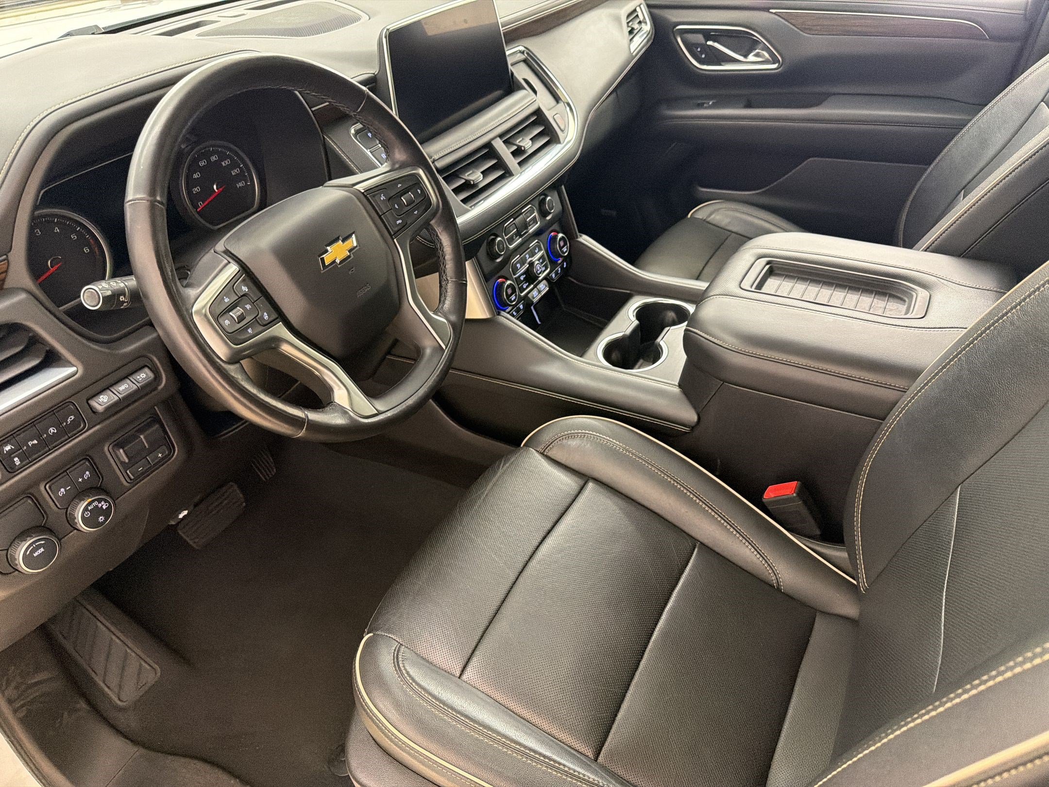 Used 2021 Chevrolet Suburban Premier w/ Premium Package RWD image 4