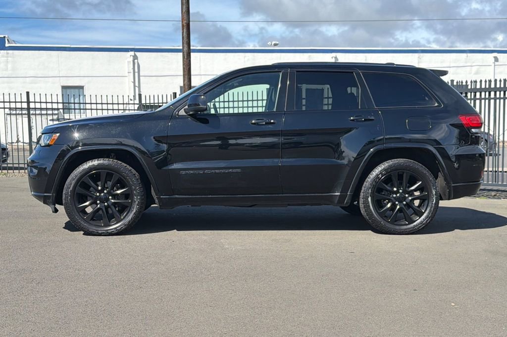 Used 2019 Jeep Grand Cherokee Altitude AWD/4WD image 5