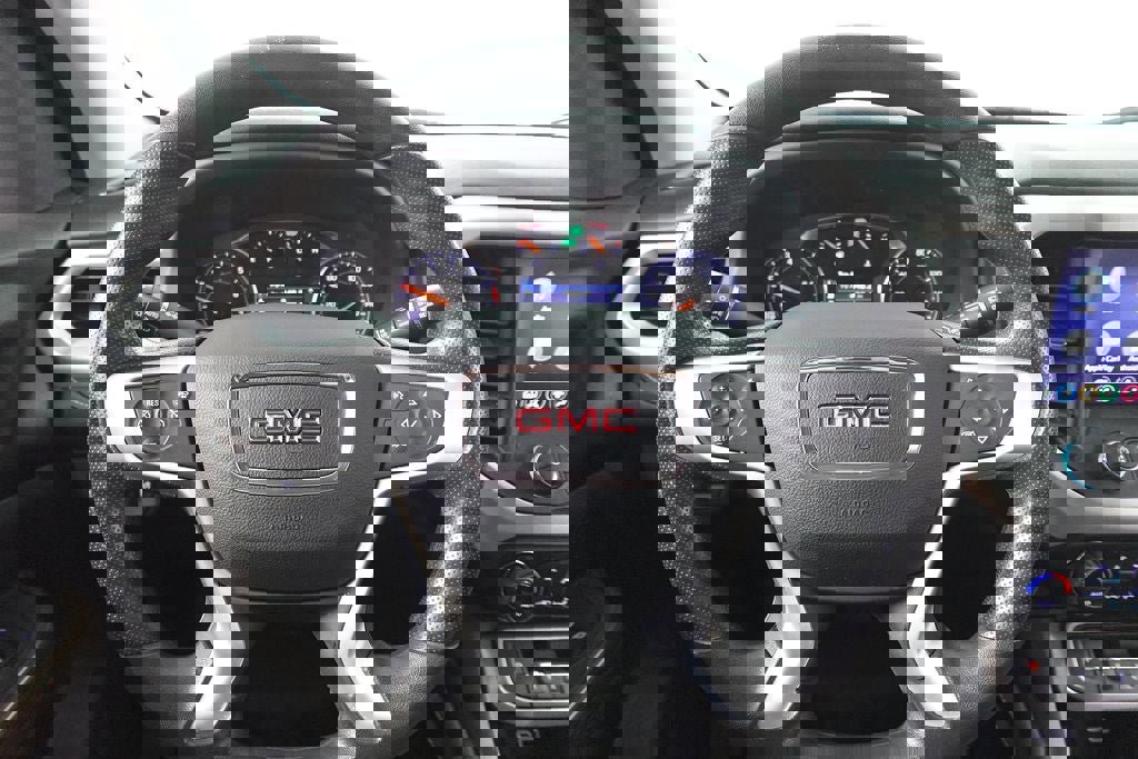 Used 2023 GMC Acadia SLE image 13