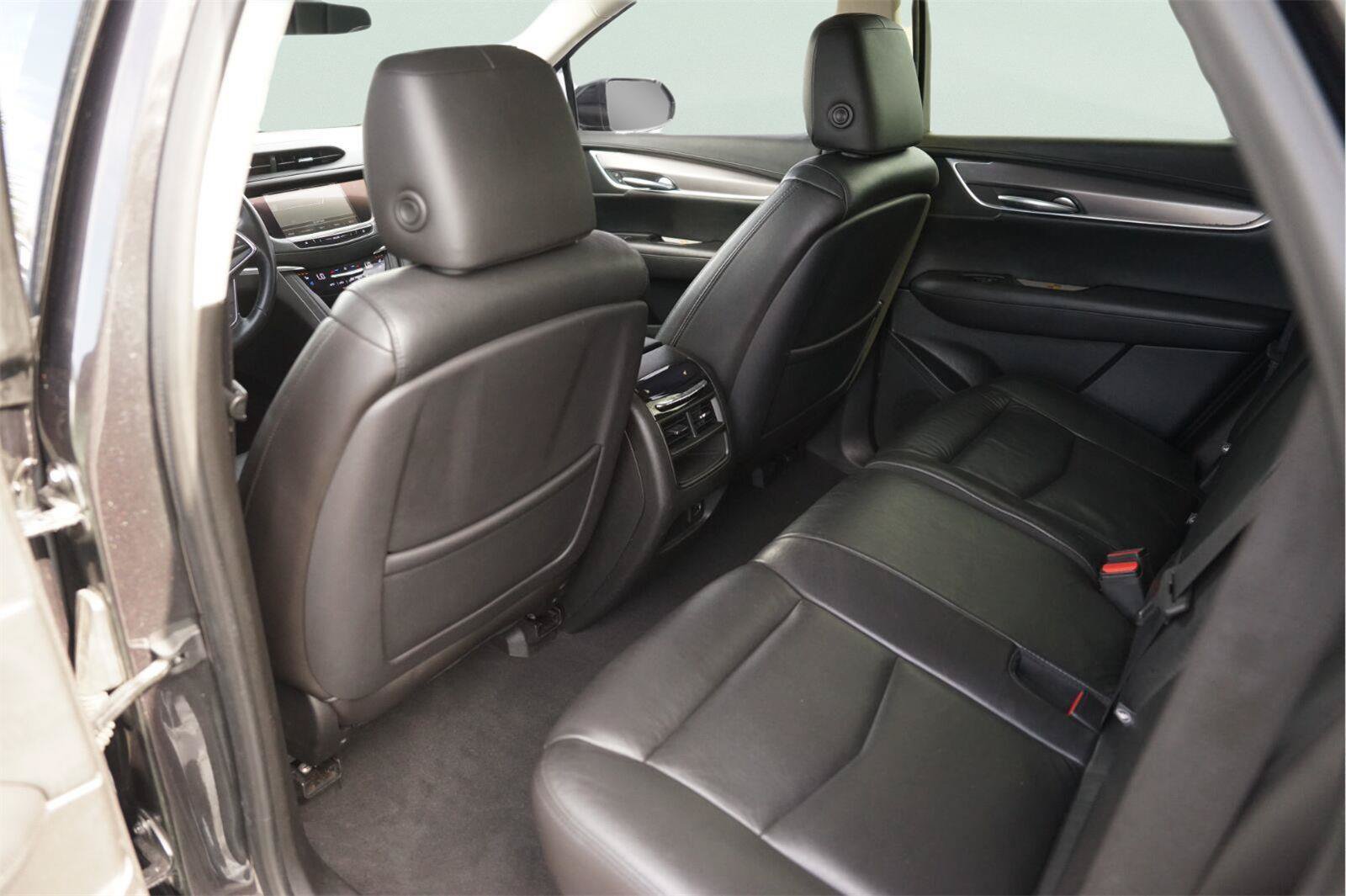 Used 2018 Cadillac XT5 Premium Luxury AWD/4WD image 12