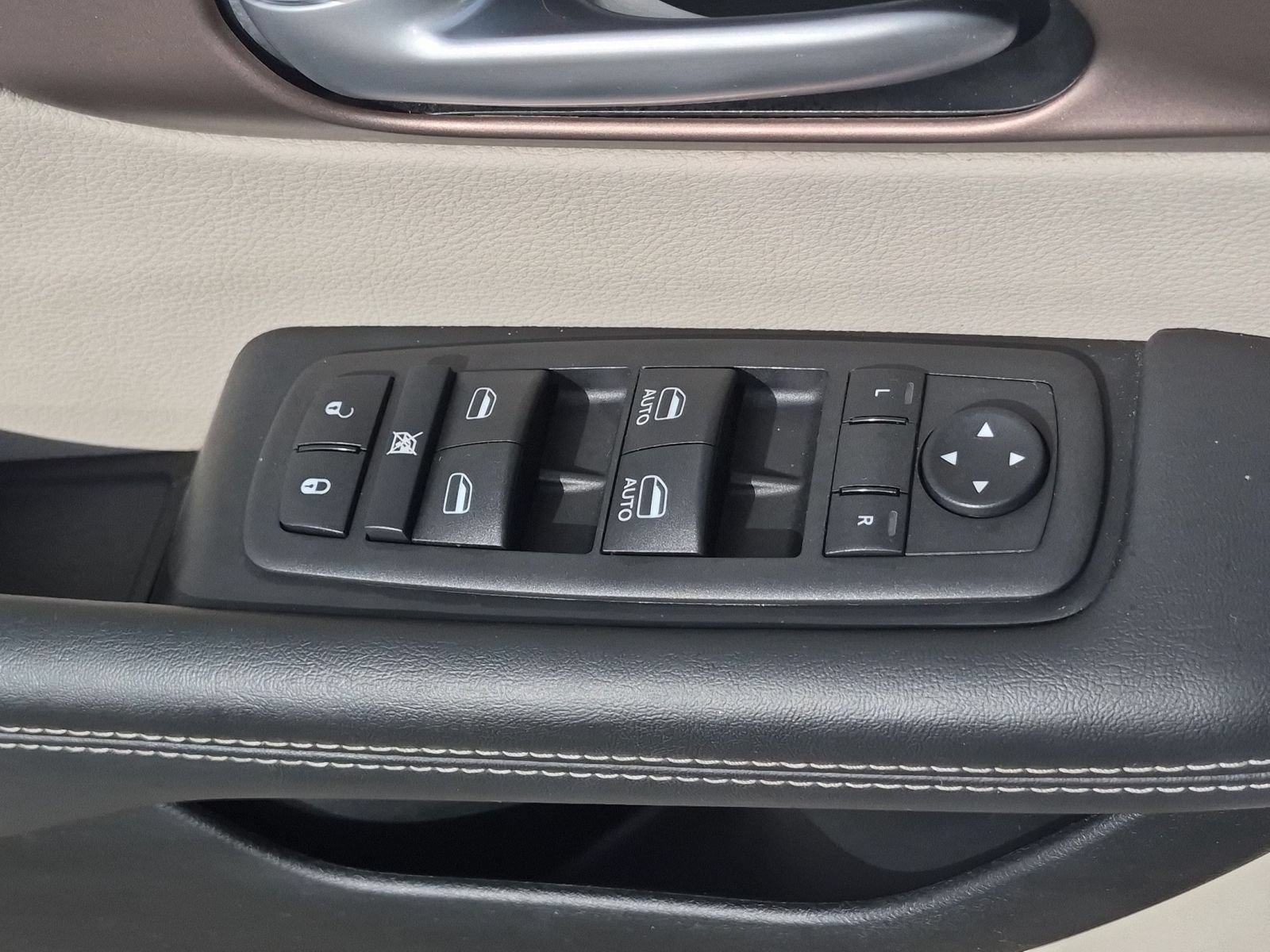 Used 2024 Chrysler Voyager LX FWD image 15