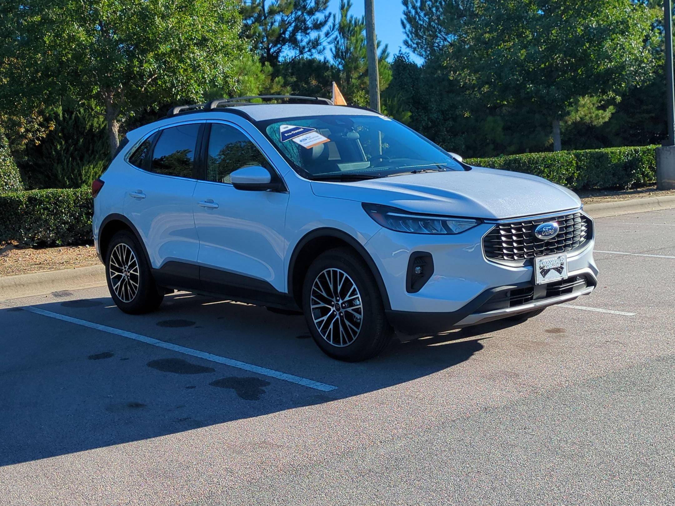 Certified 2025 Ford Escape SE FWD image 2