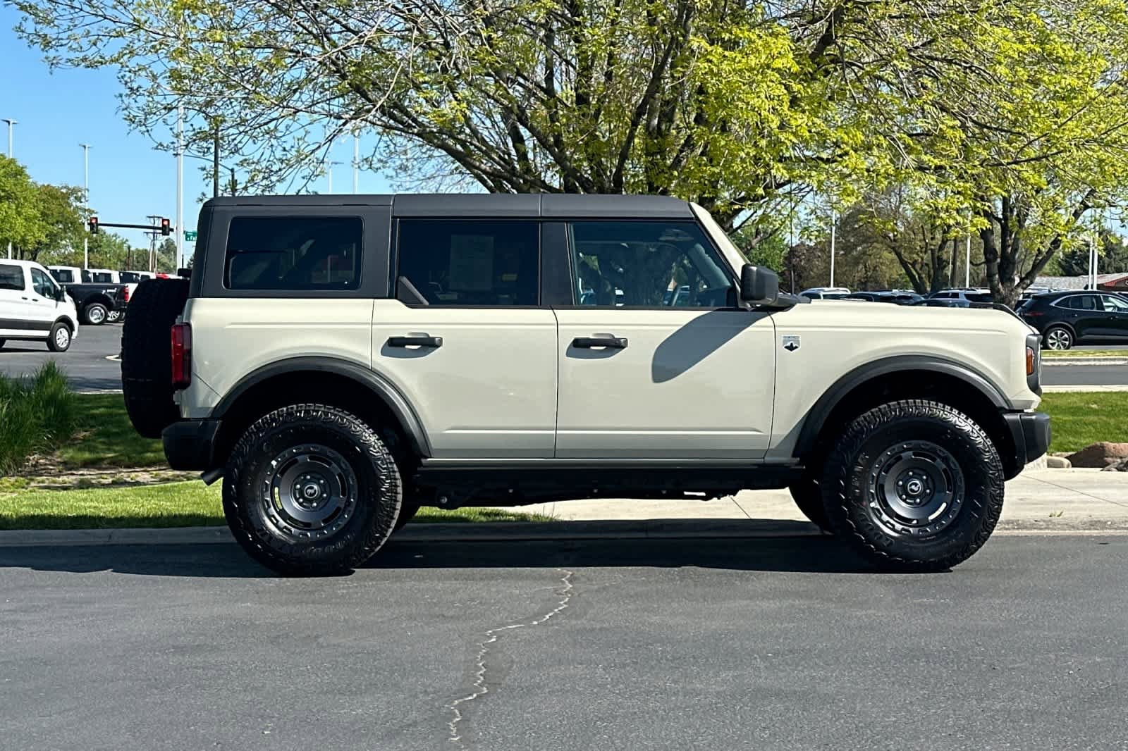 Certified 2025 Ford Bronco Big Bend w/ Black Diamond Package AWD/4WD image 8