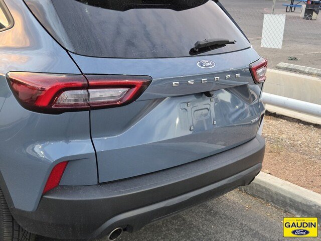 Certified 2025 Ford Escape ST-Line Select AWD/4WD image 4