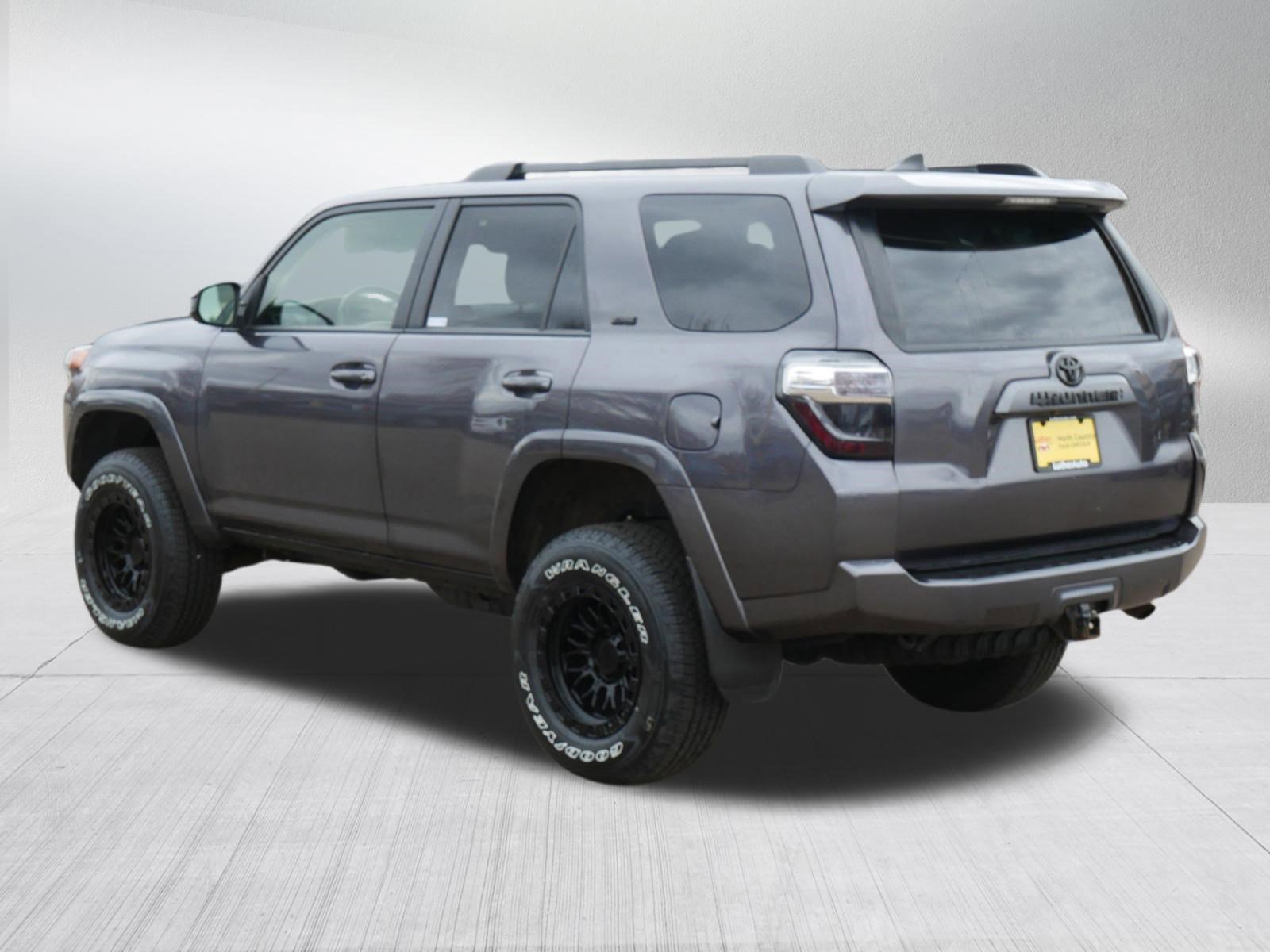 Used 2022 Toyota 4Runner SR5 AWD/4WD image 3
