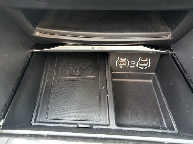 Used 2024 Chrysler Pacifica Premium FWD image 24