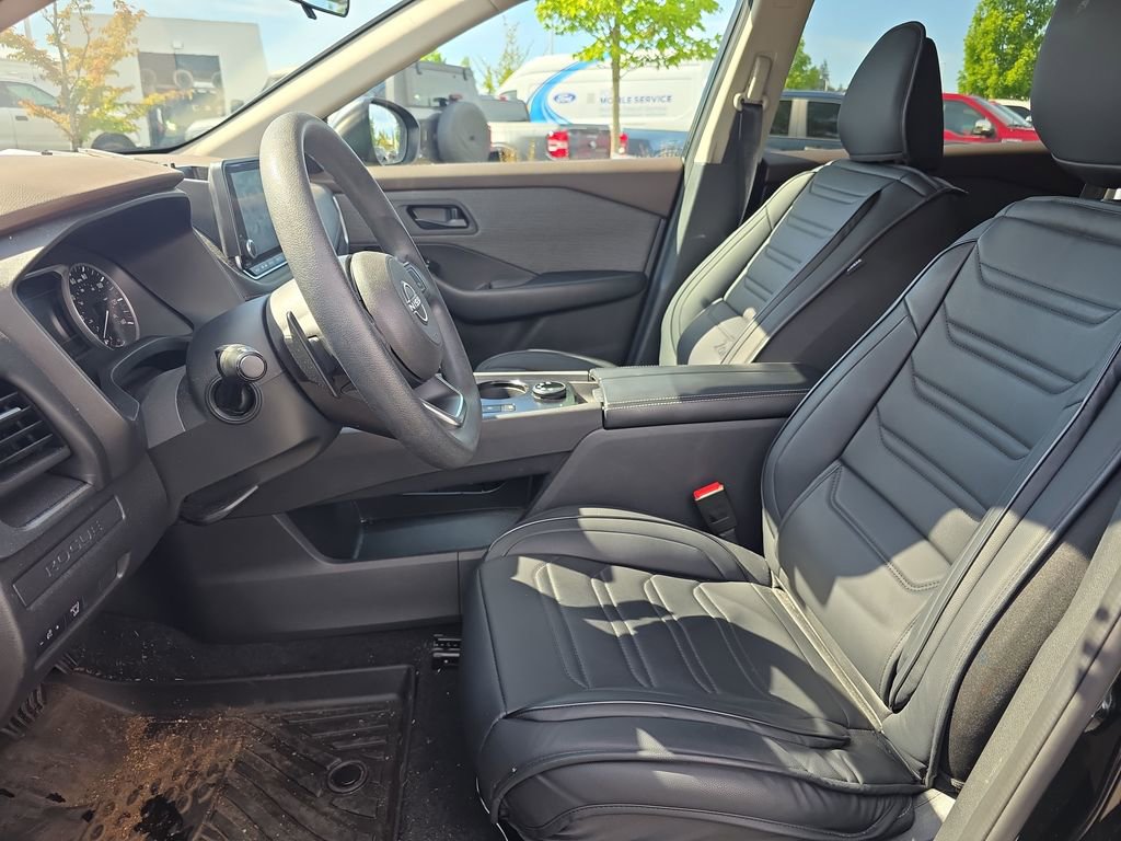 Used 2023 Nissan Rogue S AWD/4WD image 6
