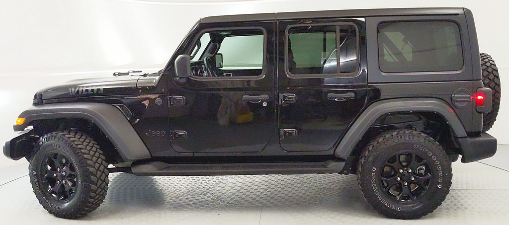Used 2023 Jeep Wrangler Unlimited Sport AWD/4WD image 5